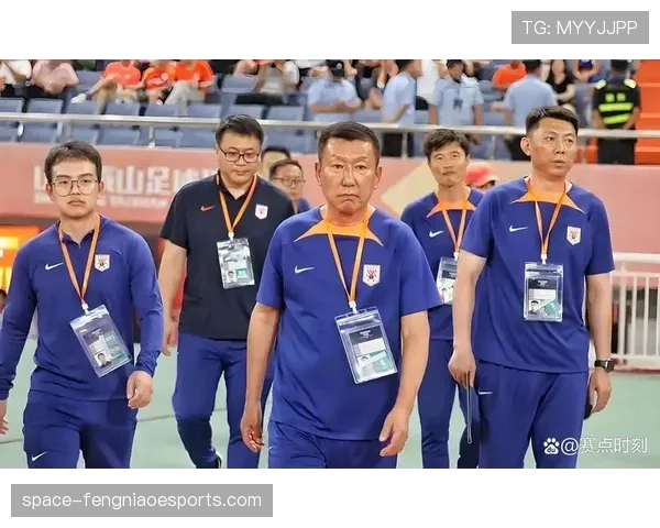 中甲某俱乐部前官员因涉嫌操纵赛果被警方带走调查,足协表态将严肃处理